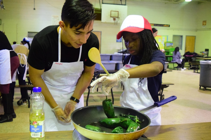 Photo of Penn student and Comegys student cooking together