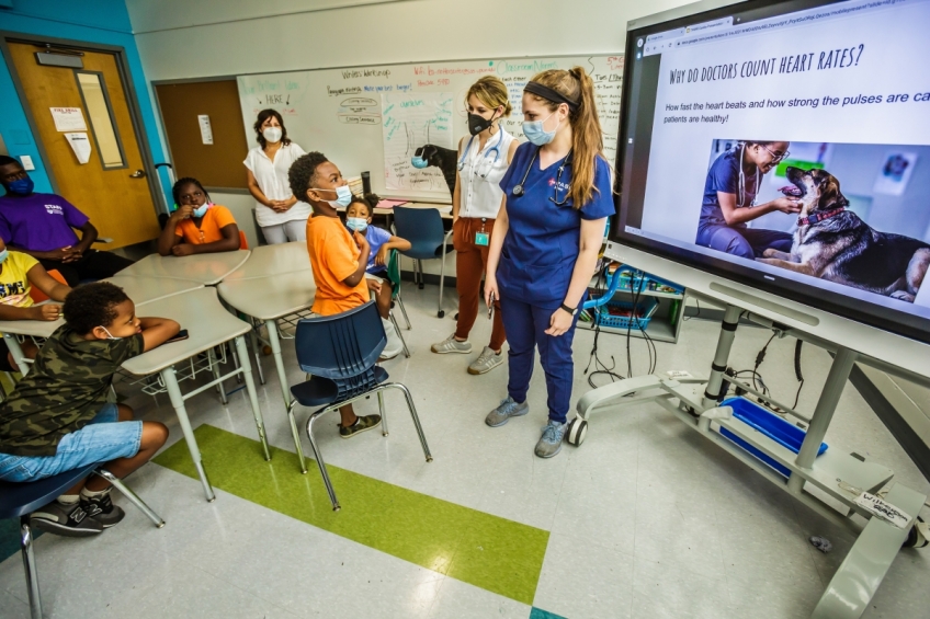 Penn Vet personnel giving a presentation to elementary students